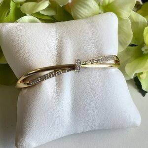 Elegant Gold Women's Bracelet